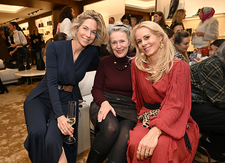 Freifrau Gwendolyn von Beck-Peccoz, Prinzessin Iris zu Löwenstein-Wertheim-Rosenberg und Prinzessin Nadja Anna zu Schaumburg-Lippe / Empfang und Talk des Club europäischer Unternehmerinnen (CeU) mit Enkeln der Familie Ferragamao in der Ferragamo Boutique in der Maximilianstrasse am 6. November 2025 (©Foto: ABR-Pictures / Frank Rollitz) 